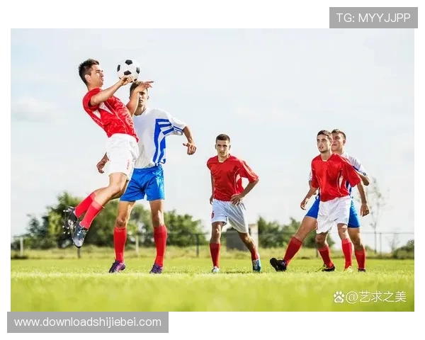 世界杯球迷的疯狂行为：从深夜守候到疯狂庆祝，展现出球迷们对足球的无限热爱与执着
