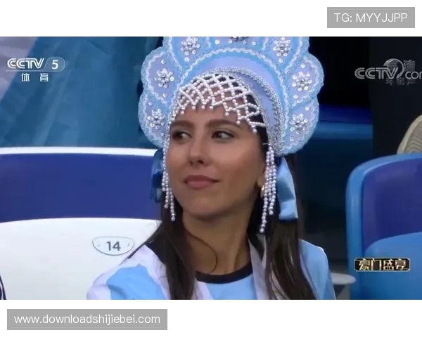 世界杯美女主播的日常生活揭秘，她们在赛场外的精彩瞬间